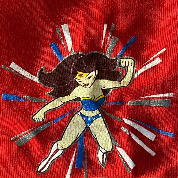 Wonder woman red shirt! - Picture 3 of 3